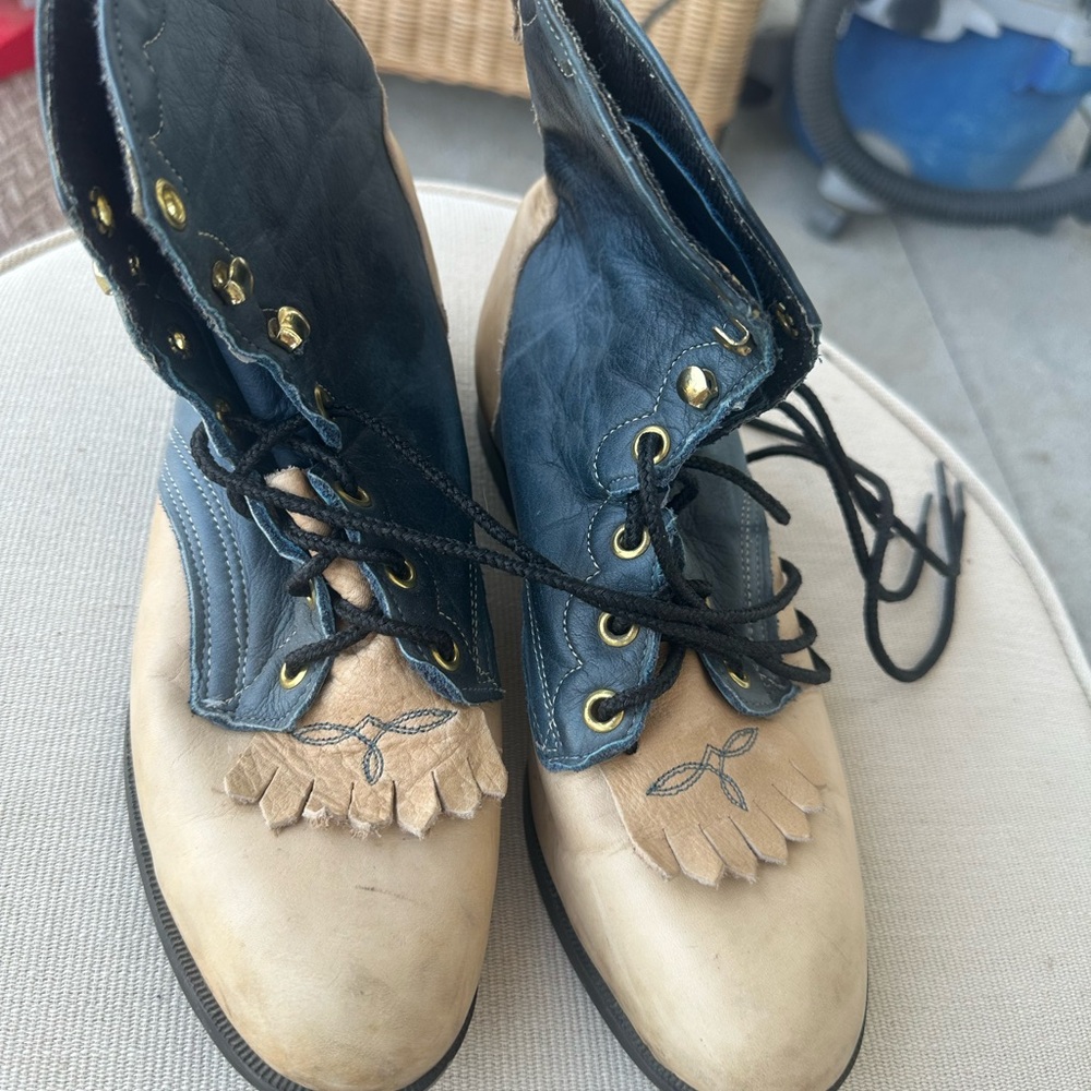 Lace up roper boots size 7soft leather